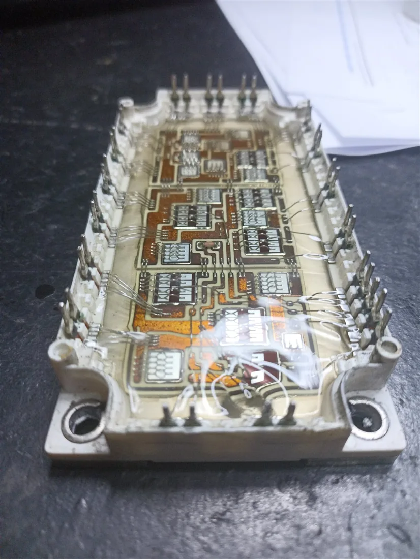Módulo eletrônico industrial para análise de servo drive e feedback em bancada